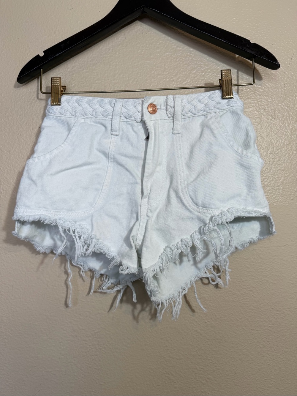 Abercrombie & Fitch Festival High Rise White denim short 00 / 24